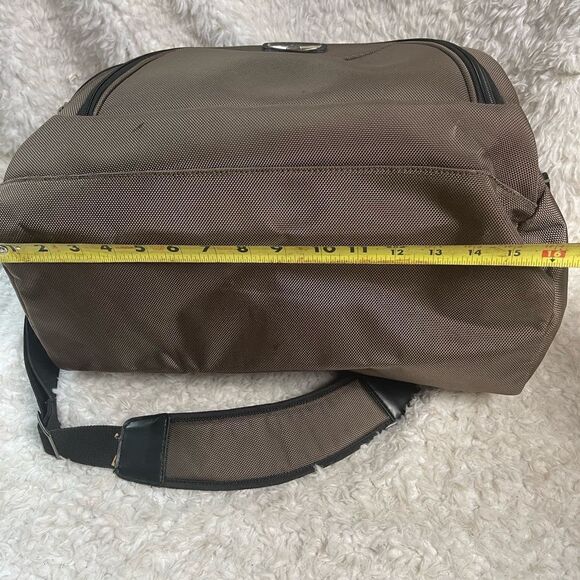 Jaguar Heavy duty Brown & Black fabric Medium duffle bag silver tone hardwares - Picture 8 of 14